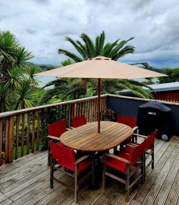 Orca Lodge Raglan Eksteriør bilde